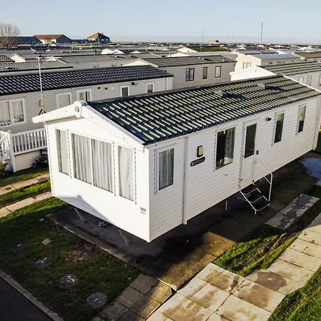 Captivating 6-Person Caravan In Rhyl Exterior photo