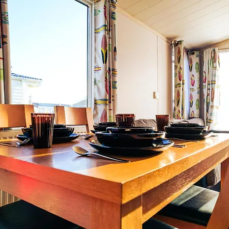 Captivating 6-Person Caravan In Rhyl Exterior photo